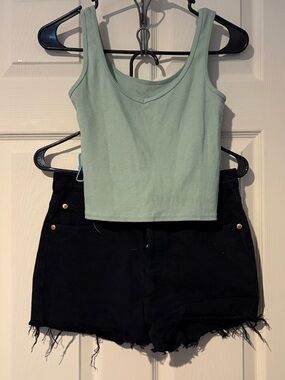 Levi’s 501 Black Shorts W26 + Mint Tank Size S Bundle
